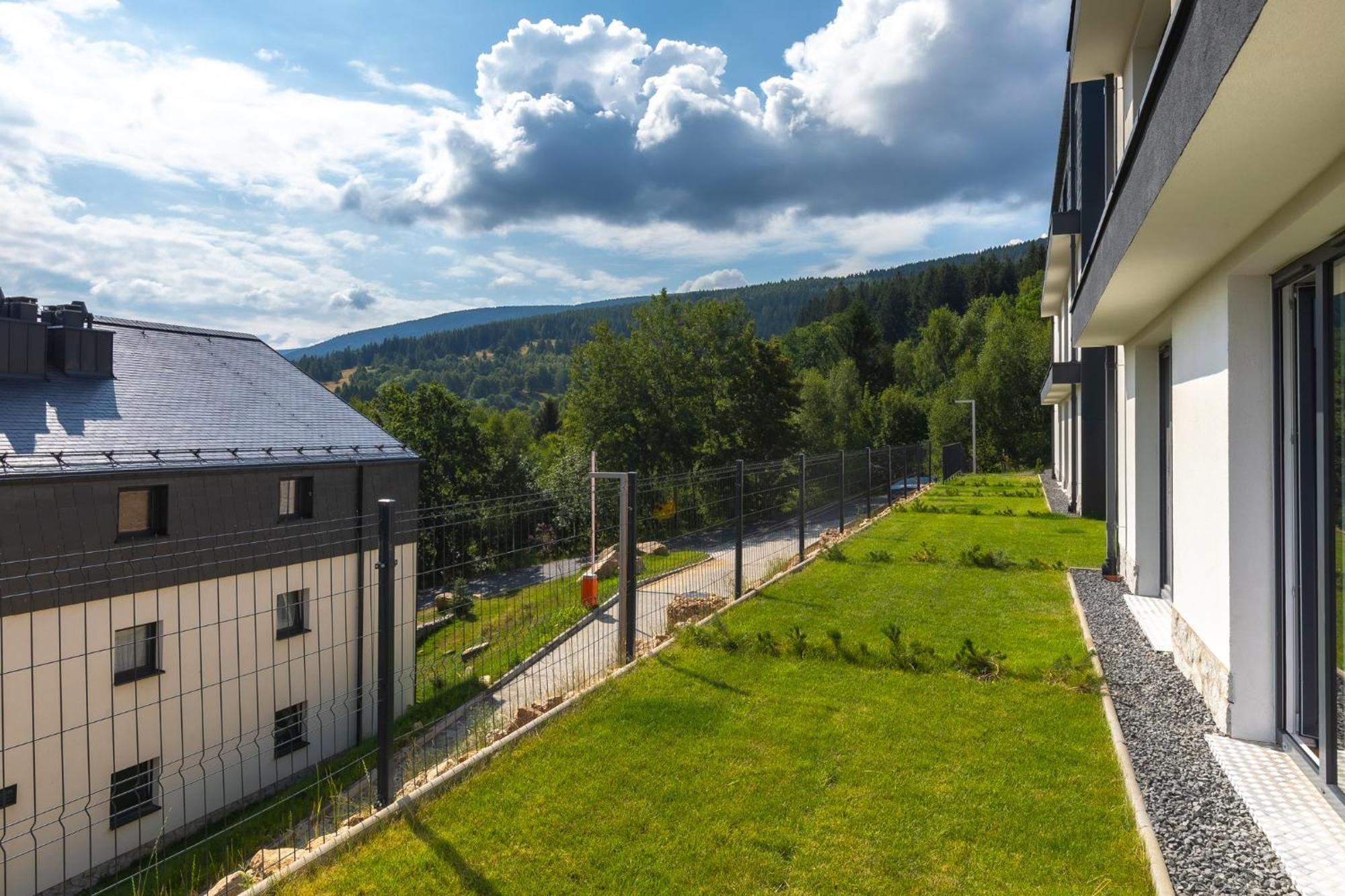 Rentplanet - Apartamenty Izerski Resort Świeradów-Zdrój エクステリア 写真